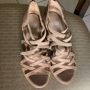 Eileen Fisher Tan Strappy Sandals with Open-Toe Design